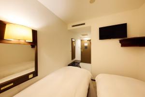 Letto o letti in una camera di Centurion Hotel Hamamatsu