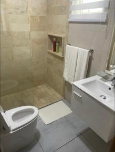 Phòng tắm tại PiantiniTowerCentric SDQ CityView