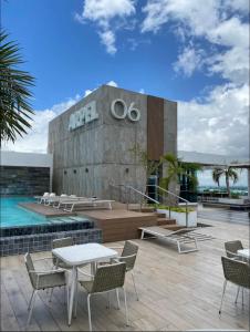 a building with a pool and tables and chairs at Arpel 6 SantoDomingo CItySeaView in Santo Domingo