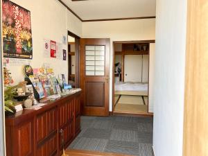 Een bed of bedden in een kamer bij Marina Bay Atami
