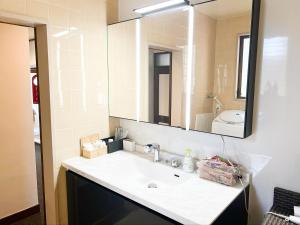 Een badkamer bij Marina Bay Atami