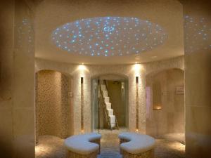 a room with a ceiling with a mirror and stools at Castlecourt Hotel, Spa & Leisure in Westport