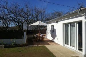 Gallery image of GITES DE SAUVETERRE Petit dejeuner compris in Les Sables-dʼOlonne