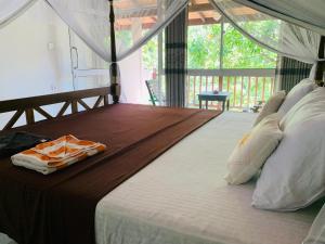Katil atau katil-katil dalam bilik di Soorya Guest Mirissa