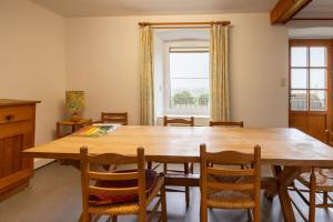 Imagem da galeria de Gîte Gîte de l'Ancien Presbytère 6/8 personnes em Saint-Paul-le-Froid