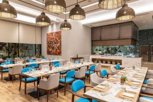 DoubleTree by Hilton Vientiane餐厅或其他用餐的地方
