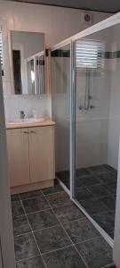 Koupelna v ubytování Beachfront Seagulls on Shoalhaven + 24 fotografií