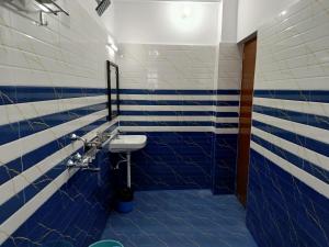 Pavitram Hotel & Banquet的一间浴室