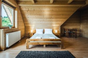 Postel nebo postele na pokoji v ubytování VisitZakopane - Willa Karina