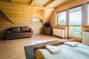 Postel nebo postele na pokoji v ubytování VisitZakopane - Willa Karina + 37 fotografií