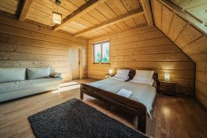 Postel nebo postele na pokoji v ubytování VisitZakopane - Willa Karina