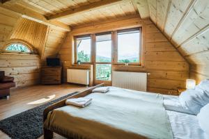 Postel nebo postele na pokoji v ubytování VisitZakopane - Willa Karina