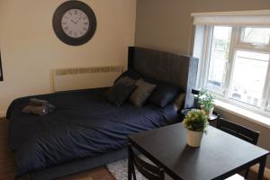 Ruang duduk di Superb Studio Flats in City Centre