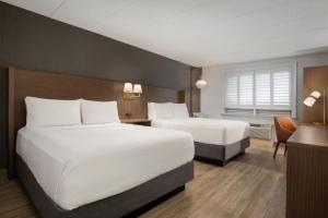 Postel nebo postele na pokoji v ubytování Holiday Inn Hotel & Suites St.Catharines-Niagara by IHG