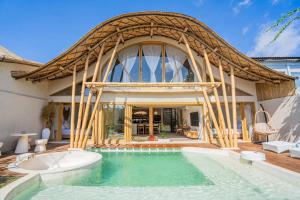 Πισίνα στο ή κοντά στο Villa Bamboo Lagoon - 3BR in Canggu