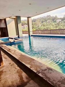 Kolam renang di atau dekat dengan The Hideaway - New Condo in Crosswind Tagaytay