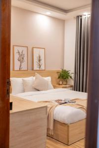Postel nebo postele na pokoji v ubytování Phương Trinh Hotel