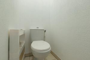 Koupelna v ubytování Le Clos d'Azille - Appt pour 6 personnes + 8 fotografií