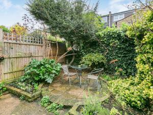 Fotografija u galeriji objekta Pass the Keys Snuggy home in the heart of Chiswick u Londonu