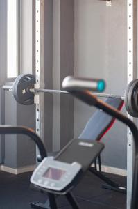 Fitness centrum a/nebo fitness zařízení v ubytování Hotel Quatre Llunes