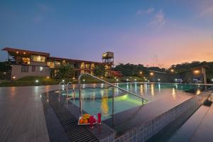 Bazén v ubytování Bliss Nirvana Resort, Lonavala nebo v jeho okolí