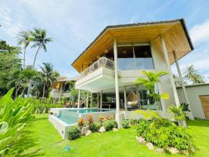 Zahrada ubytování Lovely Villa, 2 Bedrooms & 1 Studio Room, Koh Samui