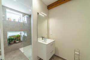 Galeriebild der Unterkunft L'annëxe de la Pointe - Charmante maison in Saint-Yan