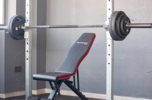 Fitness centrum a/nebo fitness zařízení v ubytování Hotel Quatre Llunes