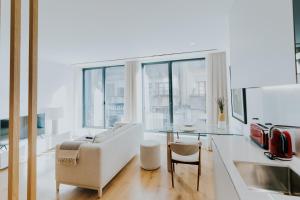 Ruang duduk di VIVA Formosa Lofts