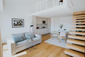 Ruang duduk di VIVA Formosa Lofts