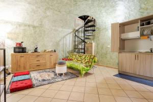 a living room with a green wall at Secret Zen House in the Center W Free Parking and 24Hours Automatic Check-In - With Netflix & DisneyPlus in Casale Monferrato +11 photos