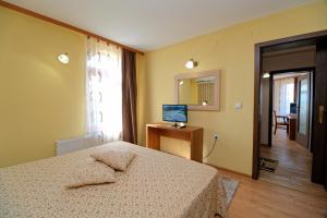 Postel nebo postele na pokoji v ubytování Комплекс АНИ МАР яз Клокотница + 46 fotografií