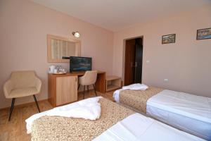 Ένα ή περισσότερα κρεβάτια σε δωμάτιο στο Комплекс АНИ МАР яз Клокотница