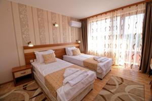 Postel nebo postele na pokoji v ubytování Комплекс АНИ МАР яз Клокотница