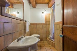 Bilik mandi di Casa Rossa +27 gambar