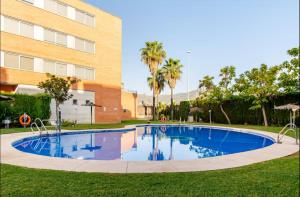 The swimming pool at or close to Arruzafa Home