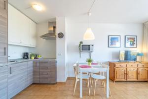 Kuchyňa alebo kuchynka v ubytovaní Basic Comfort Apartment Gran Reserva 0103
