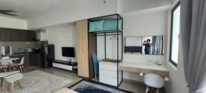 TV a/nebo společenská místnost v ubytování Shahdila Alinea parking level 2