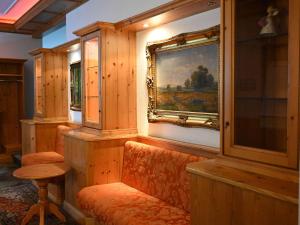 Posezení v ubytování Mercure Sighisoara Binderbubi Hotel & Spa