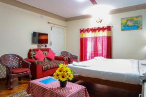 Postel nebo postele na pokoji v ubytování Vijaya Deepa Guest House by LexStays