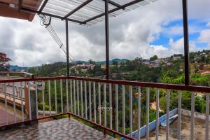 Balkón nebo terasa v ubytování Vijaya Deepa Guest House by LexStays