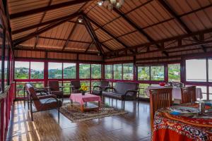 Posezení v ubytování Vijaya Deepa Guest House by LexStays