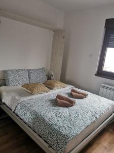 Ένα ή περισσότερα κρεβάτια σε δωμάτιο στο Apartman Čolović, planina Tara, Kaluđerske Bare