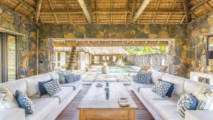 Ảnh trong thư viện ảnh của Magnificent Waterfront Villa ở Vosburg