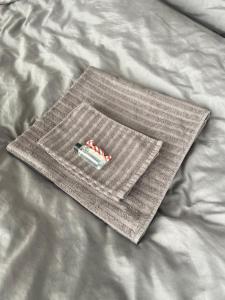 a blanket with a remote control on top of a bed at Willa Rauha E, minikoti saunalla, iso parkkialue in Lumijoki