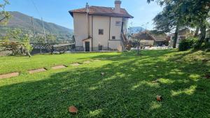a house in a grassy yard with a building at Evergreen House - Japartments in Genova