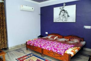 A bed or beds in a room at Hill View
