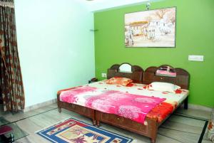 A bed or beds in a room at Hill View