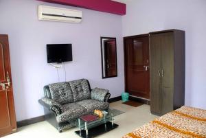A television and/or entertainment centre at Hill View