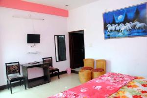 A television and/or entertainment centre at Hill View